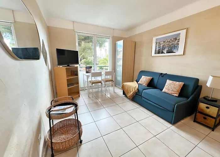 Sanary, Studio Vue Mer, A Deux Pas Des Plages Et Du Centre Ville