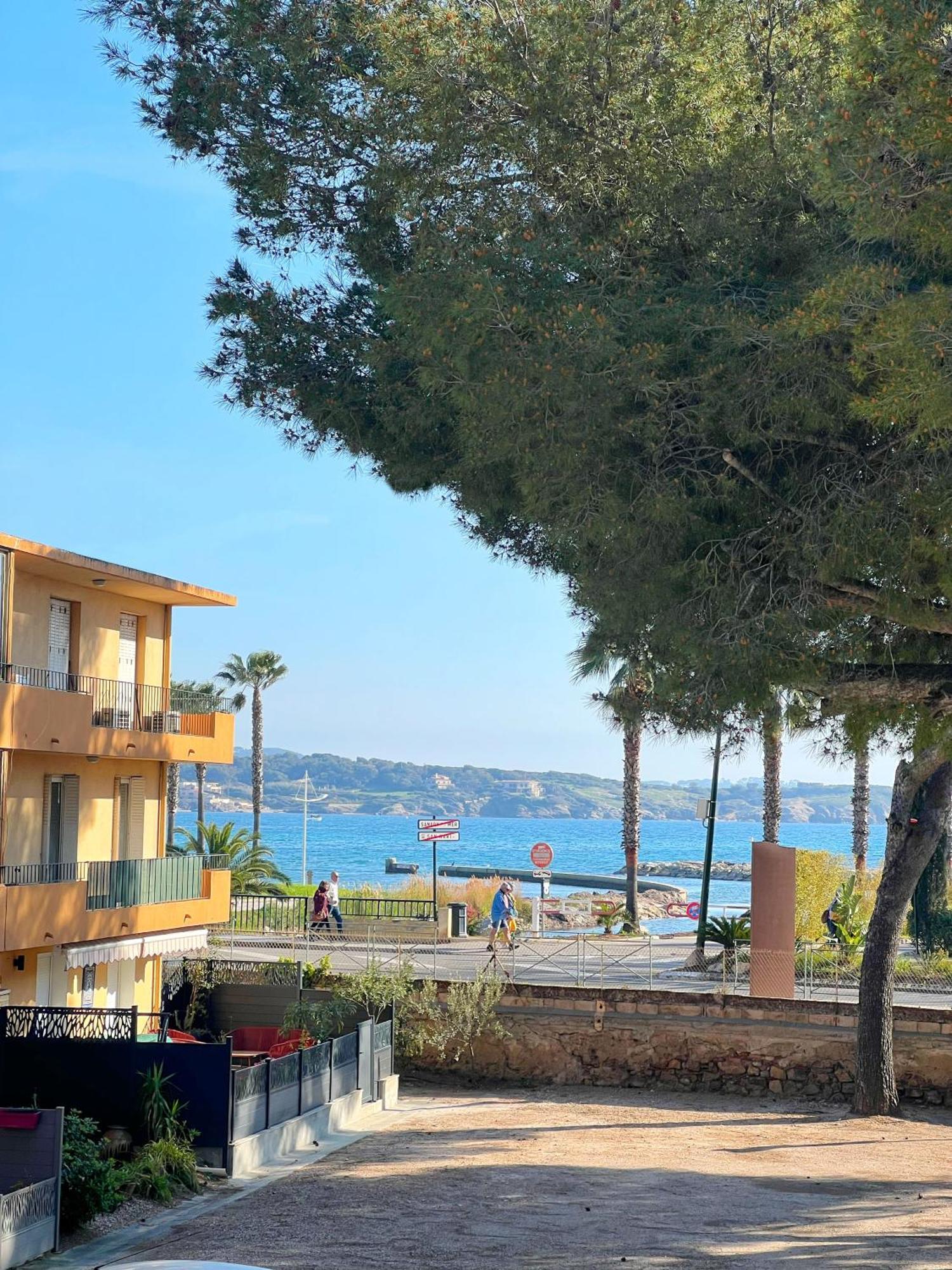 Sanary, Vue Mer, A Deux Pas Des Plages Et Du Centre Apartment